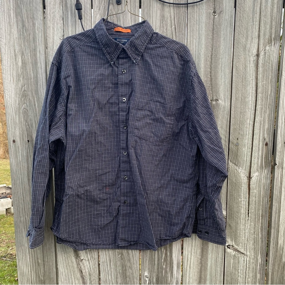 Docker's L Men's Black Checkered Shirt‎